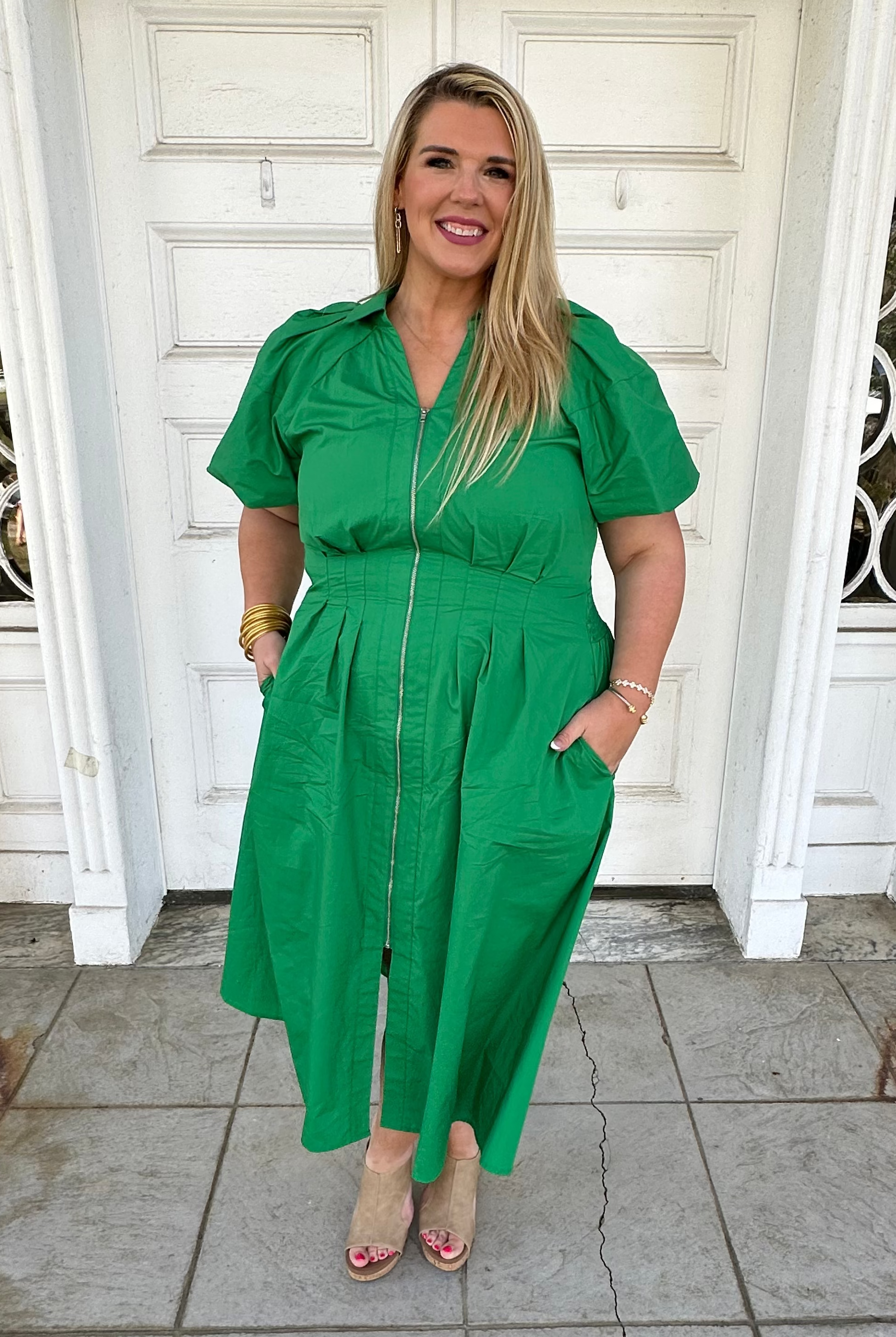 curvy green dress, emerald midi dress, plus size midi dress, zip front dress, dresses with pockets, bubble sleeve dress, modest boutique dress