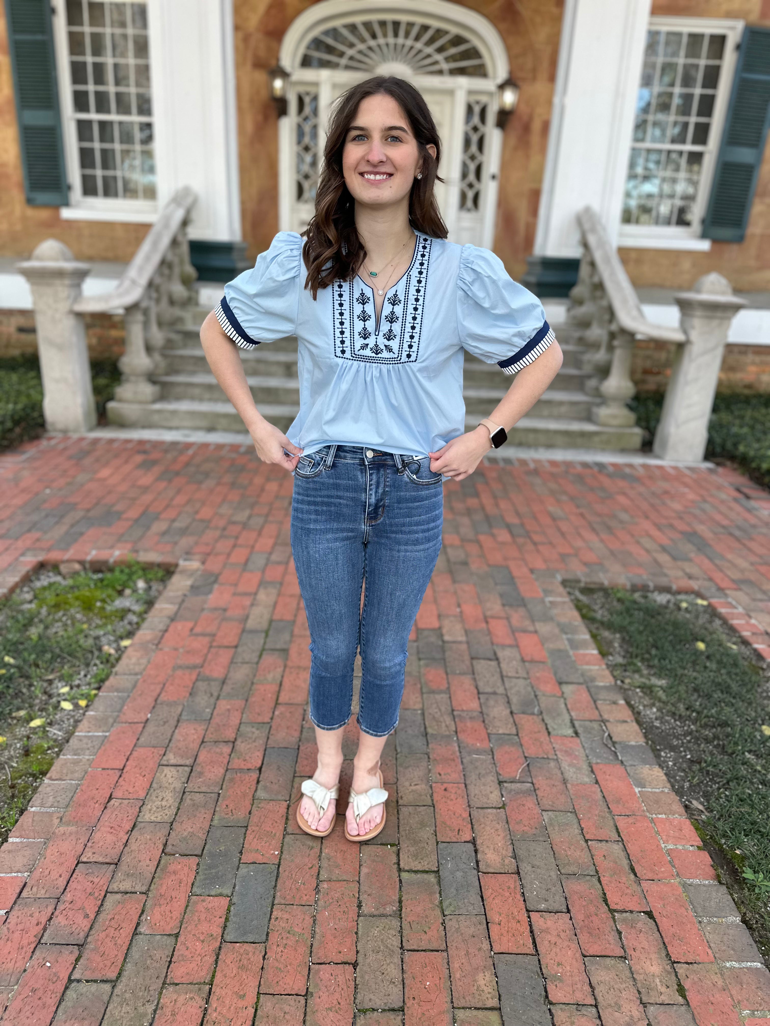 judy blue capris, mid rise capri jeans, stretch denim capris, cropped jeans women, summer denim capris, fitted capri jeans, casual women 