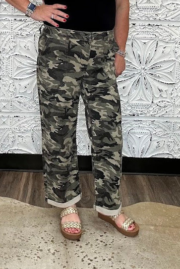 Mid-Rise Camo Boyfriend Crop Jeans