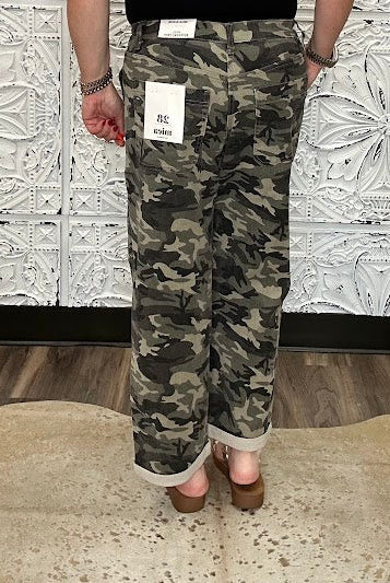 Mid-Rise Camo Boyfriend Crop Jeans