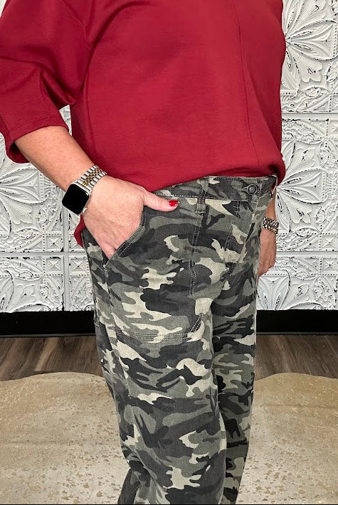 Mid-Rise Camo Boyfriend Crop Jeans