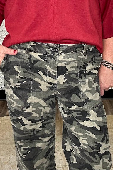 Mid-Rise Camo Boyfriend Crop Jeans
