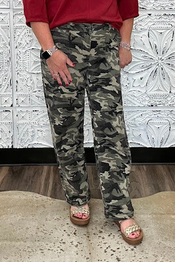 Mid-Rise Camo Boyfriend Crop Jeans