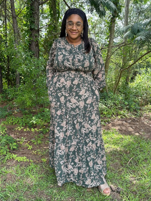 green floral maxi dress, tiered maxi dress, long sleeve fall dress, flowy boho dress, maxi dress with waist, floral print maxi
