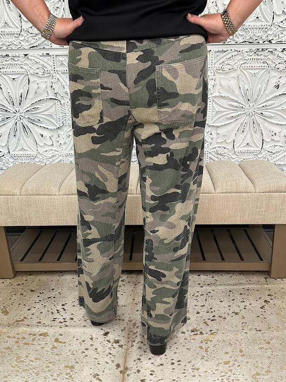 Camo Print Drawstring Barrel Pants with Patch Detail