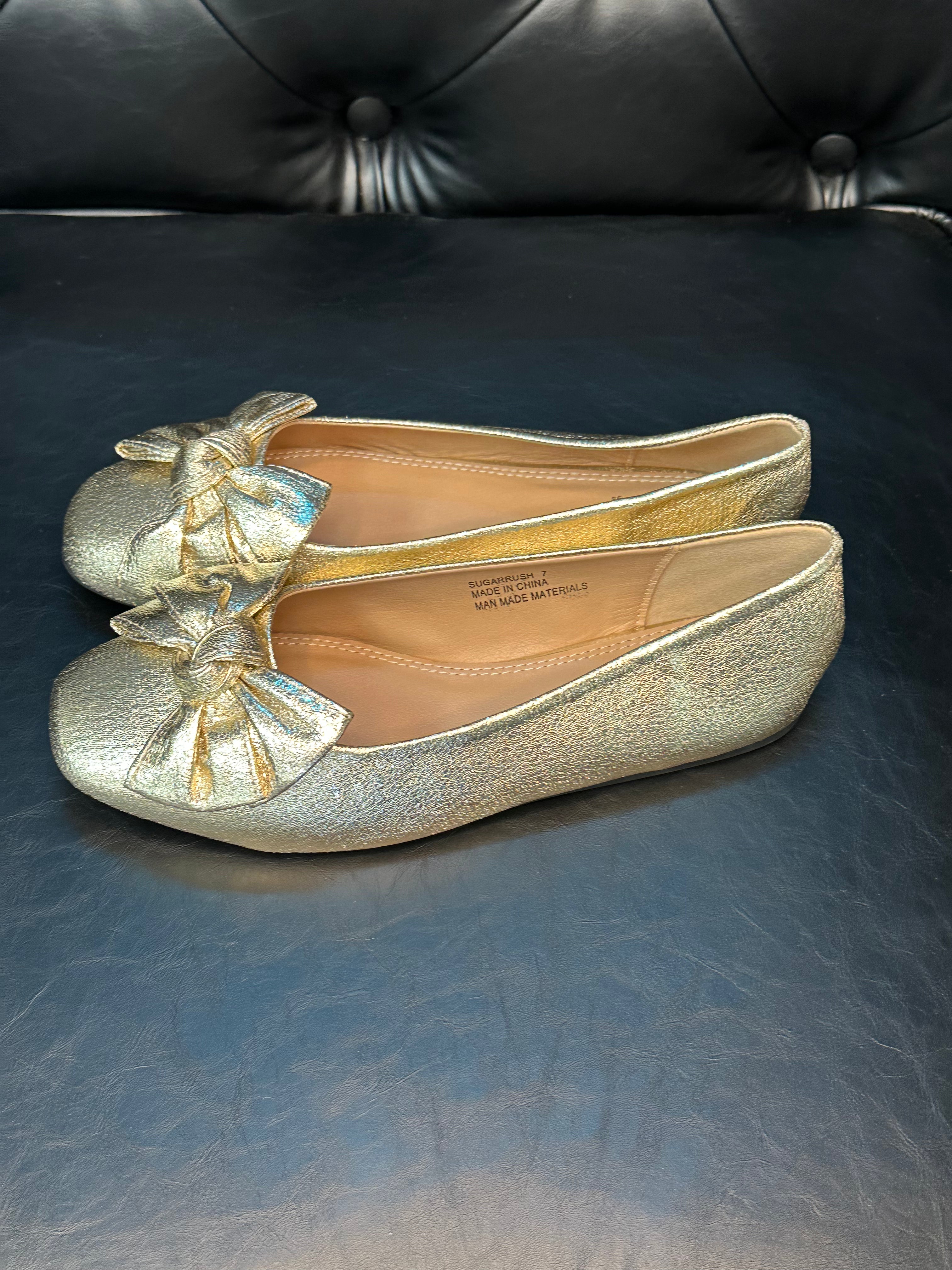 gold flats, metallic bow flats, women’s dressy flats, slip-on flats, comfortable gold shoes, glam bow flats, everyday gold shoes