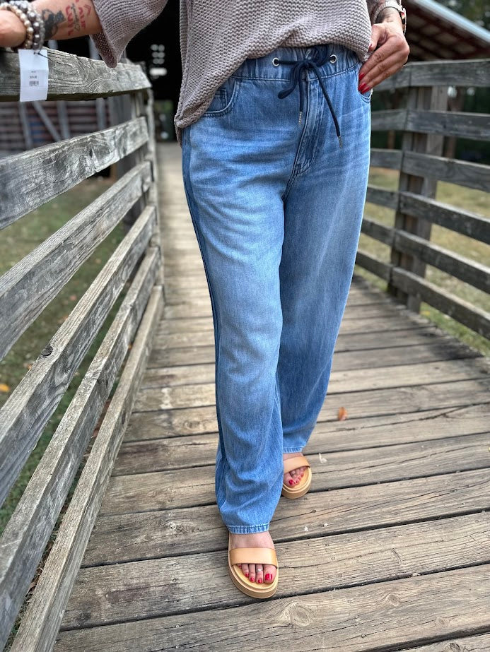 Judy Blue Wilhemina, wide leg jeans, elastic waist denim, hemp blend jeans, lyocell jeans, side panel denim, relaxed fit jeans, eco-friendly denim