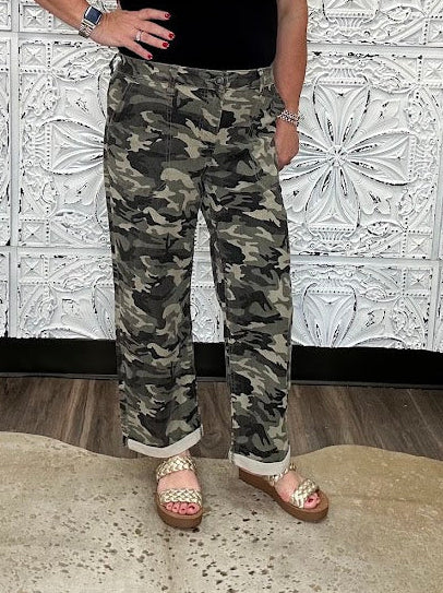 Mid-Rise Camo Boyfriend Crop Jeans
