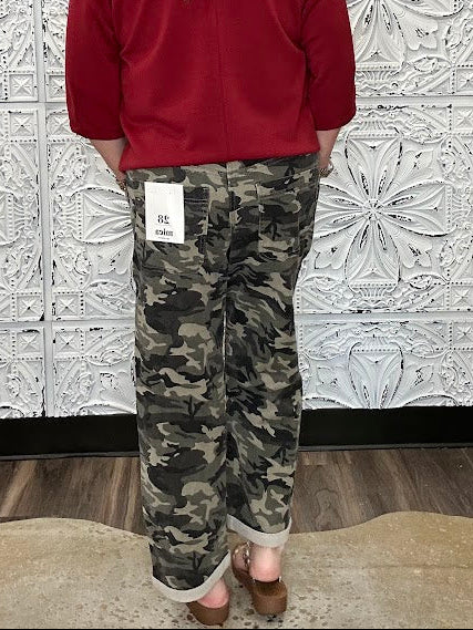Mid-Rise Camo Boyfriend Crop Jeans