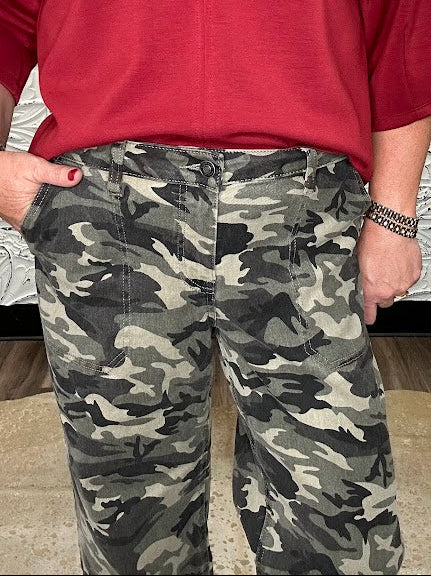 Mid-Rise Camo Boyfriend Crop Jeans
