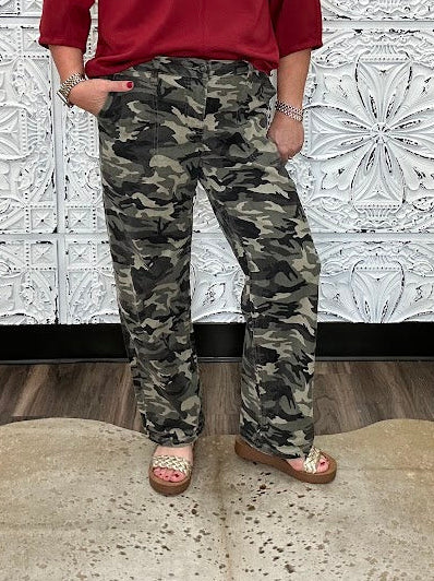 Mid-Rise Camo Boyfriend Crop Jeans