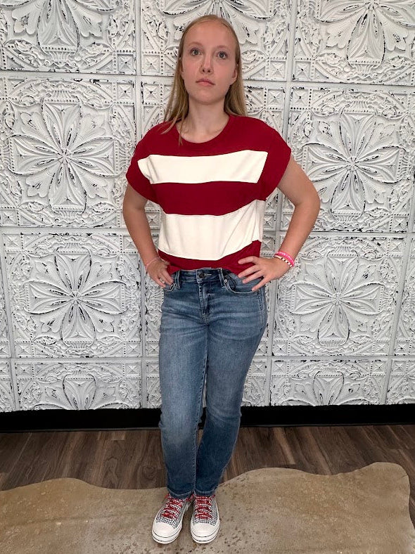 Mid-Rise Straight Ankle Jeans with Twist Pocket Detail