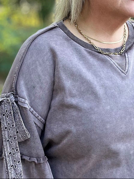Mineral Washed Bow Appliqué Balloon Sleeve Sweatshirt